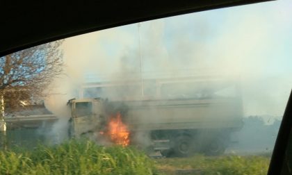 Camion in fiamme a Rovato