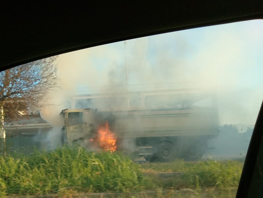 Camion in fiamme a Rovato