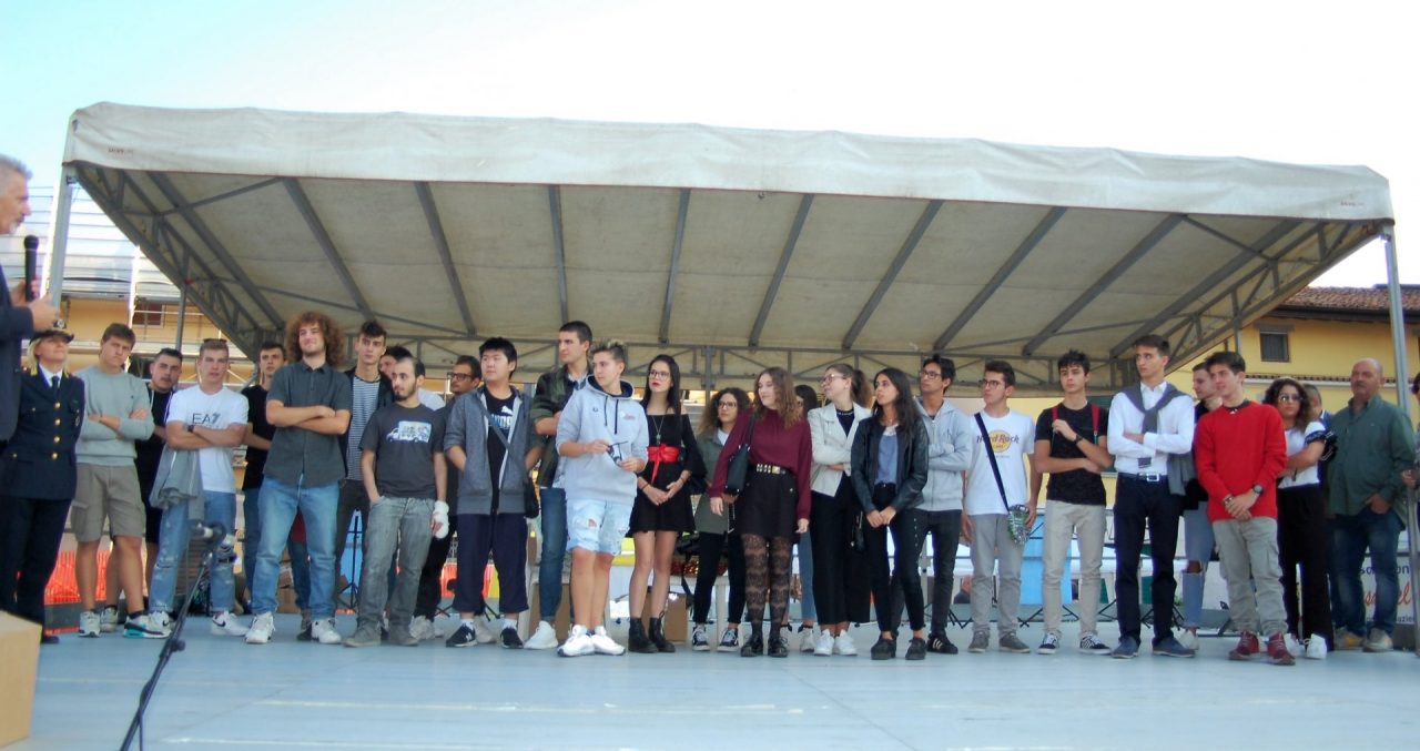 Diciottenni premiati in piazza a Rovato