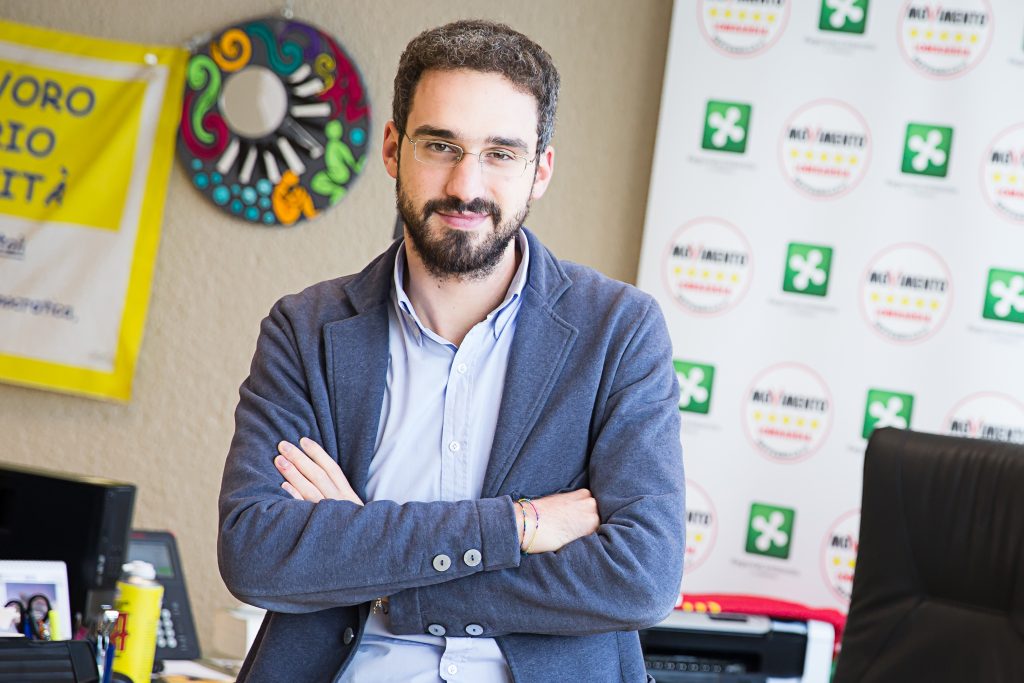 Epidemia di polmonite, Fiasconaro: “La Regione non ferma lo spandimento di fanghi”