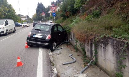 Auto fuori strada a Adro
