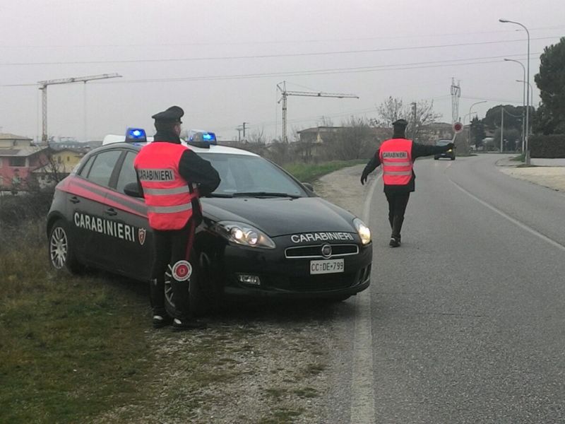 Non si fermano all’alt e fuggono: denunciati