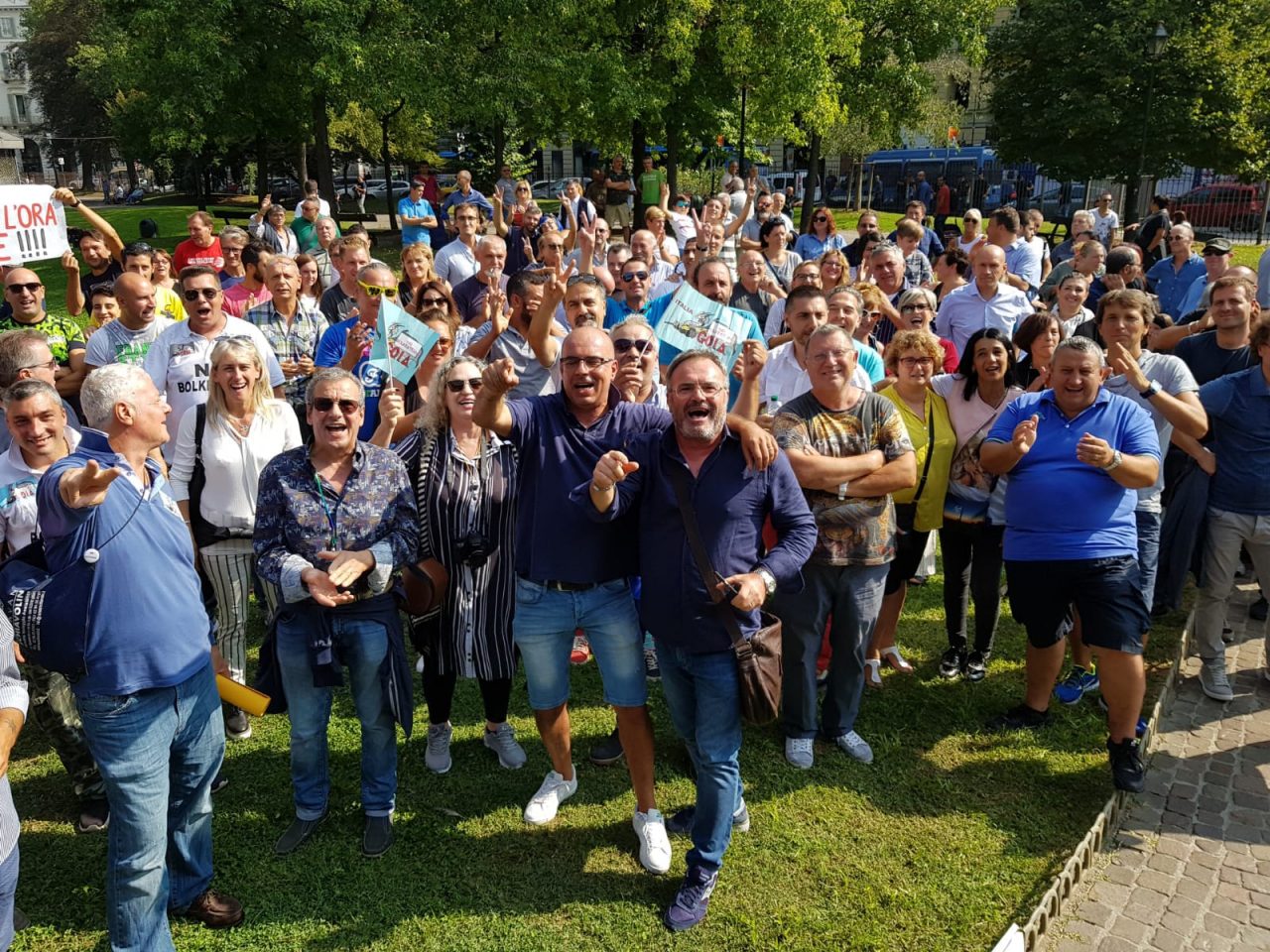 Ambulanti a Torino per far sentire la loro voce