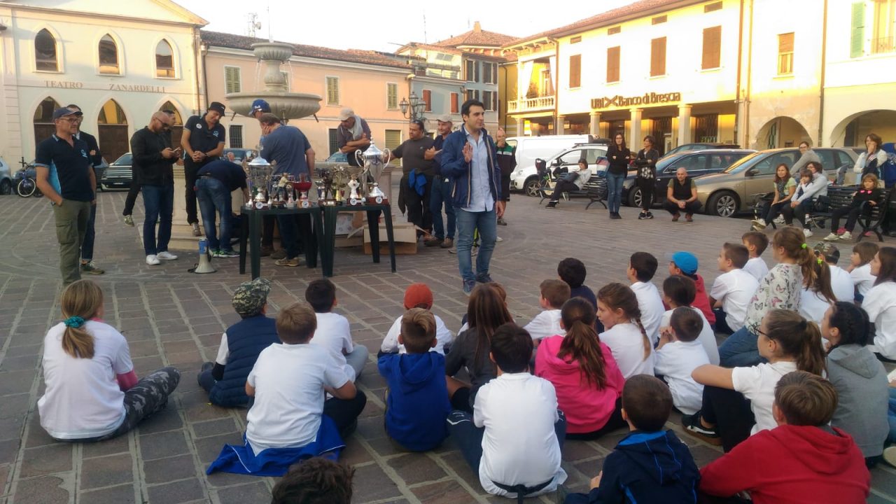 Più di cinquanta bambini alla gara di pesca sul Gambara