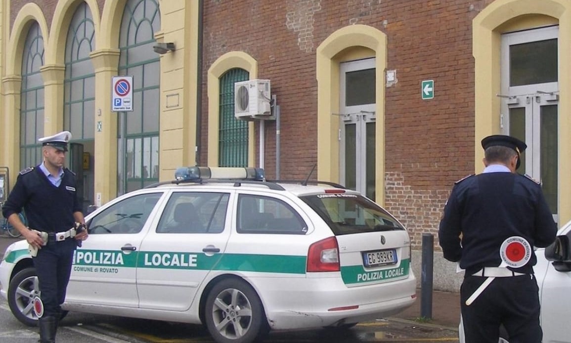 Ruba due birre al bar della stazione e prende a pugni il personale: arrestato