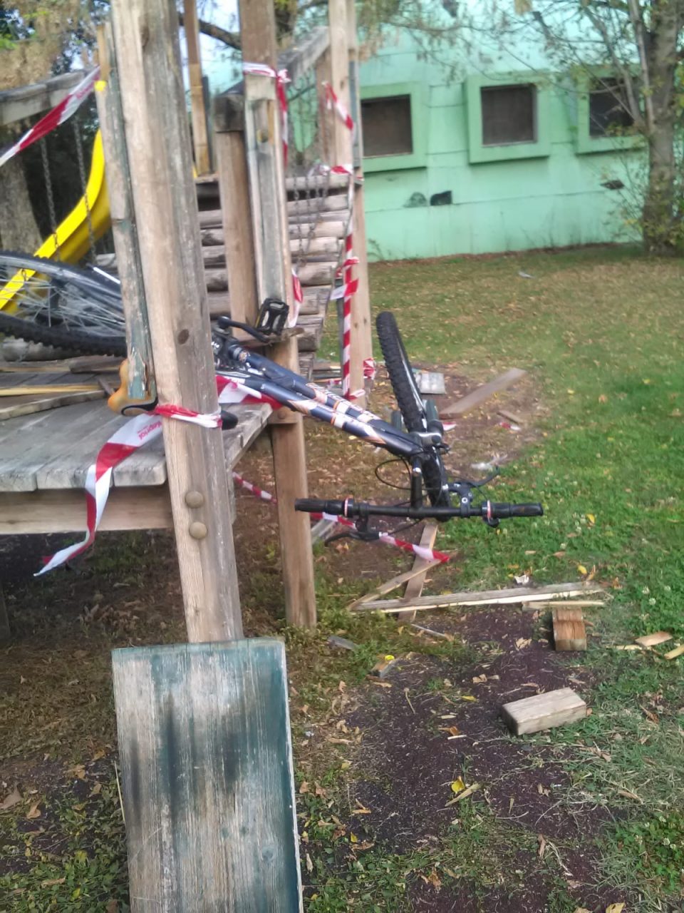 Vandalizzato il parco di via Olimpia a Ghedi
