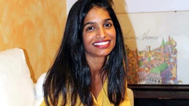 “Vicino a una negra non ci sto”, si alza e cambia posto sul treno