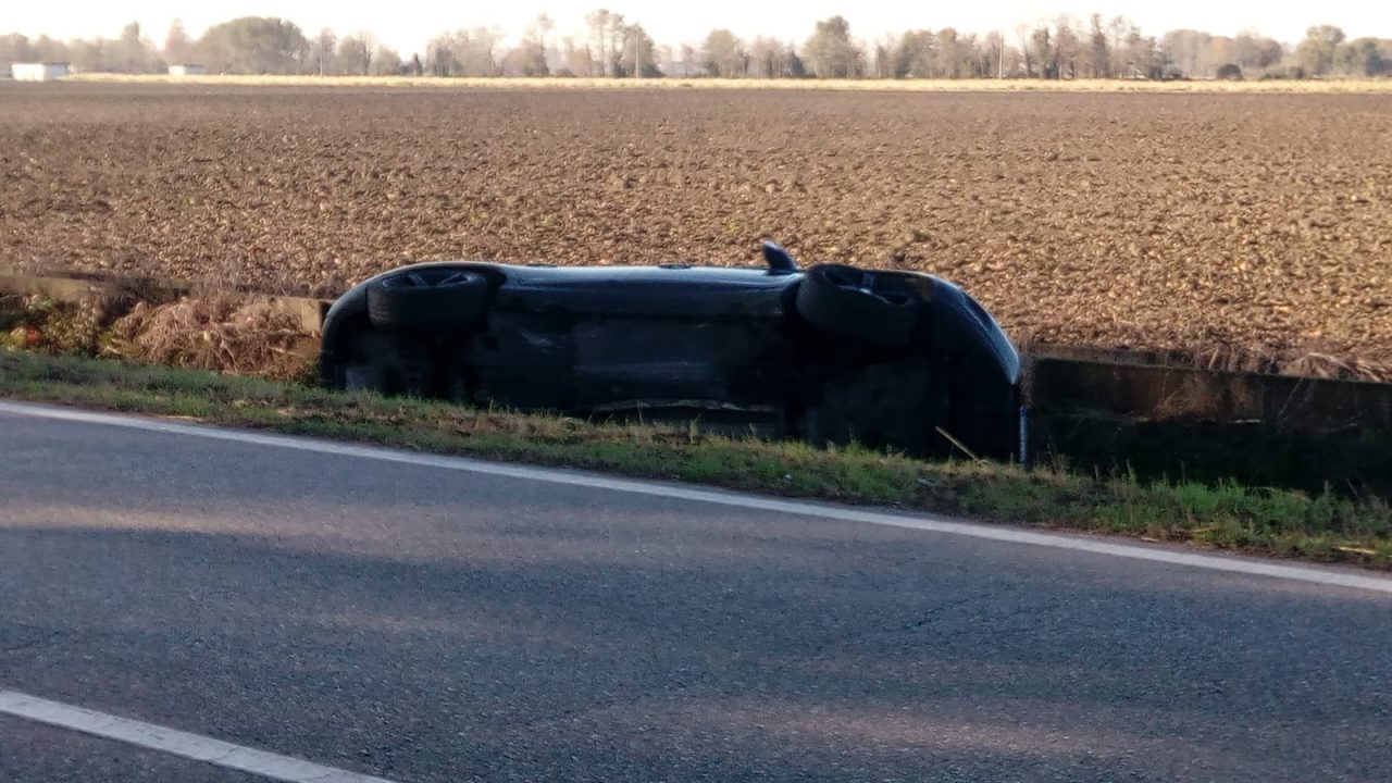 Ribaltamento tra Ghedi e Isorella, 38enne esce illesa dalla vettura