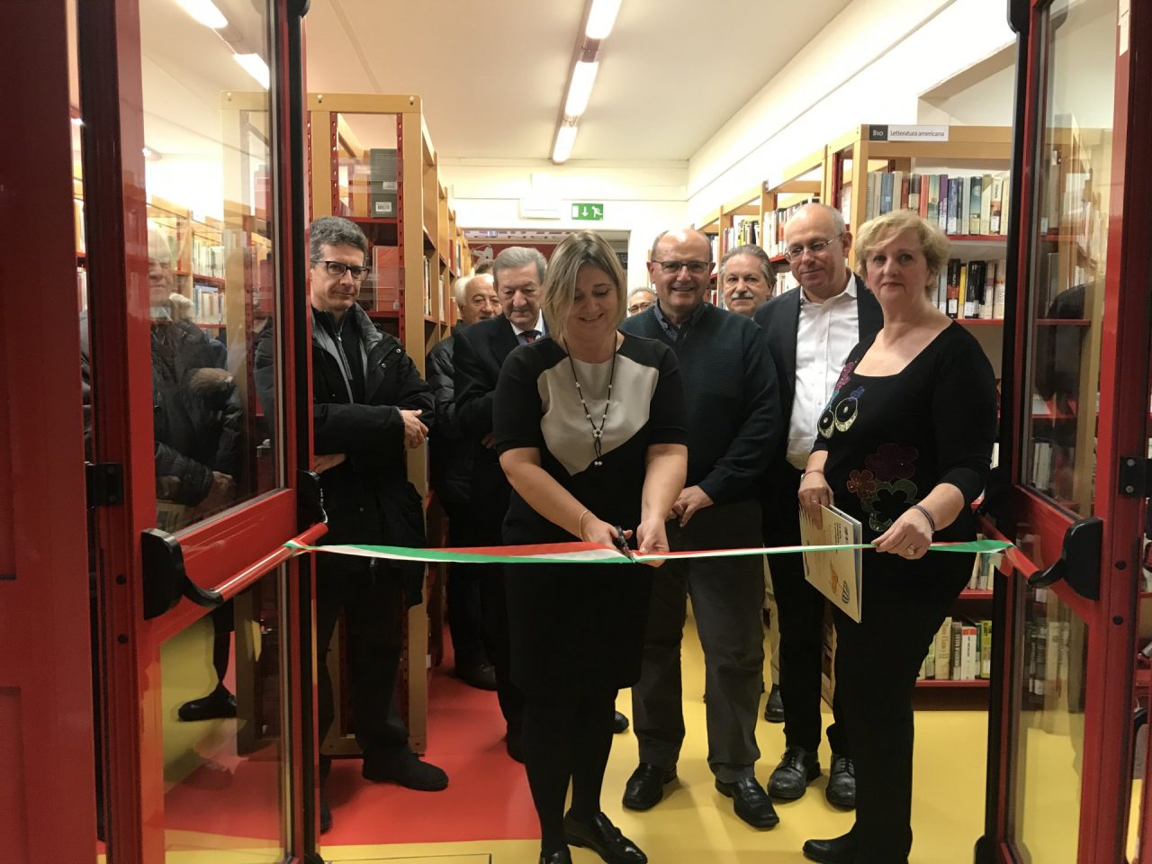 Taglio del nastro alla biblioteca rinnovata di Sirmione