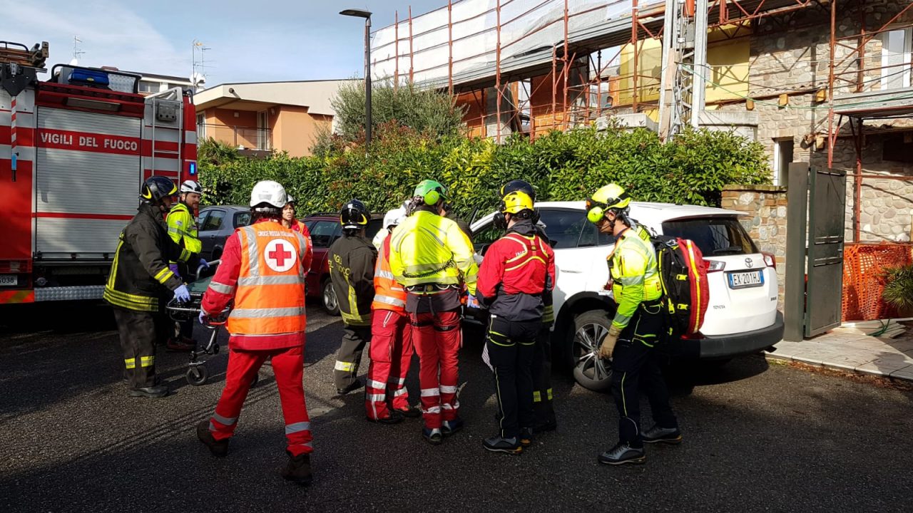 Muratore precipita da un ponteggio a Desenzano