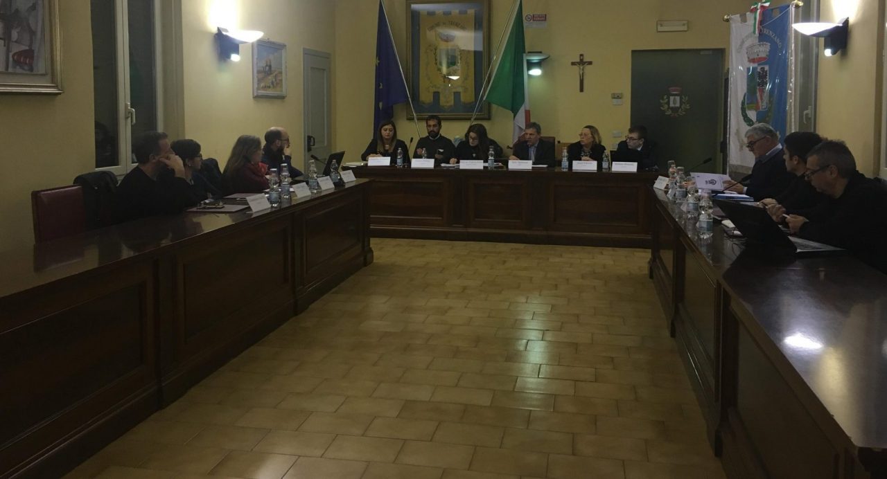 L’Amministrazione si abbassa gli stipendi che diventano borse di studio