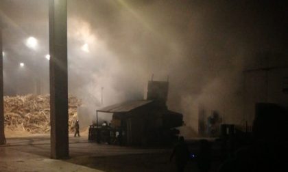 Incendio nella zona industriale di viale Europa a Rovato