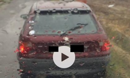 Butta l’immondizia nel campo. Agricoltore lo aspetta, lo filma e lo posta in rete