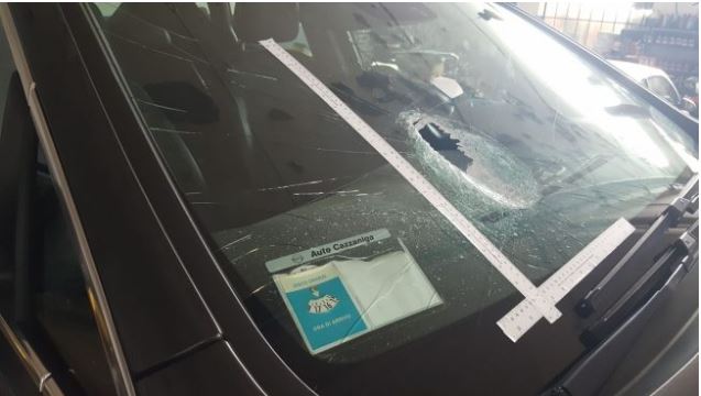 Sassi dal cavalcavia: centrata un’auto sulle strade dell’Alto Mantovano