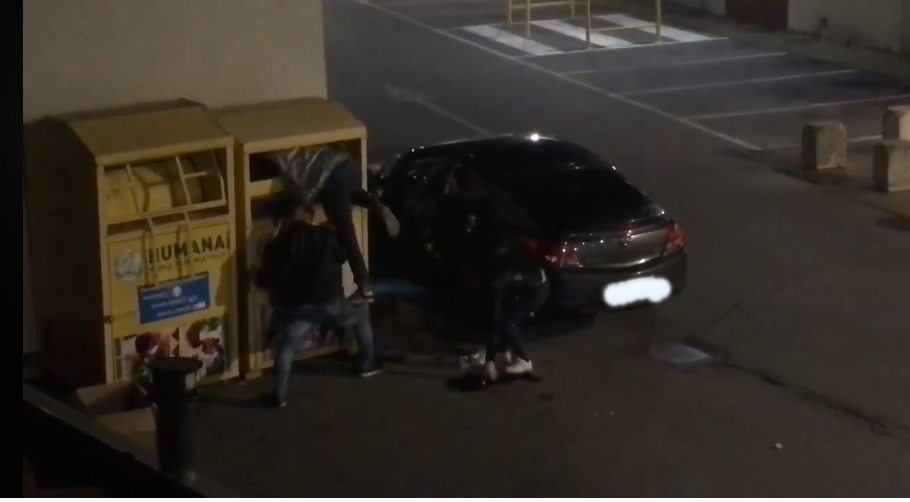 Furto di vestiti donati, i ladri finiscono sul web ma rischia grosso chi ha postato