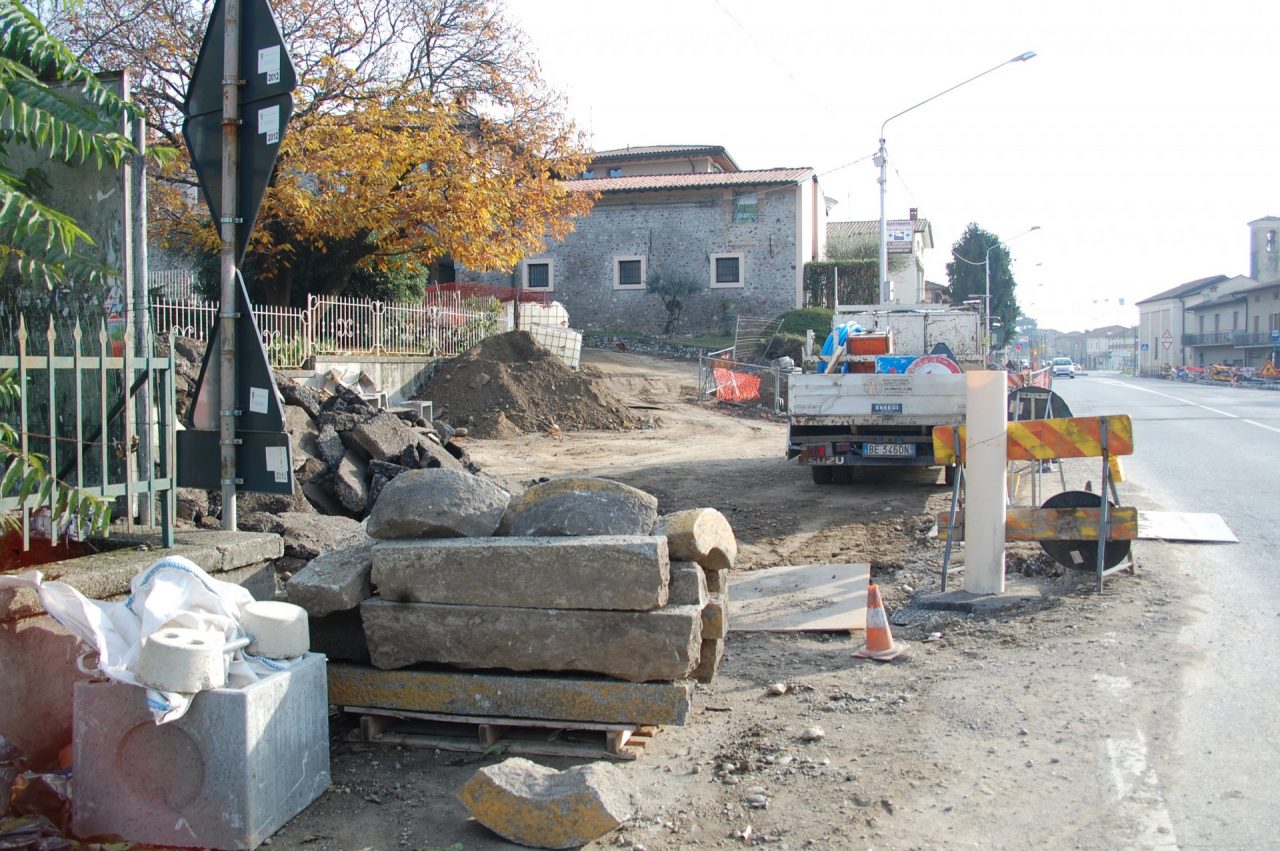 Viaggio nei cantieri di Erbusco tra ritardi e disagi