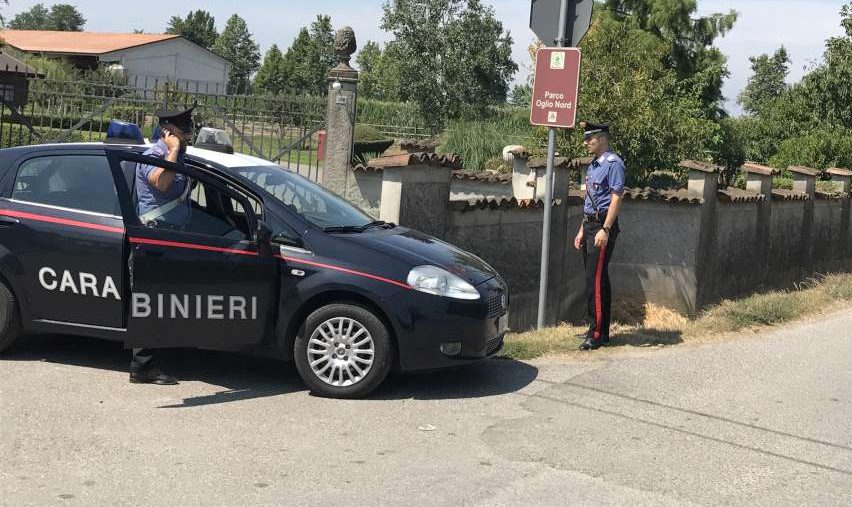Mette a rischio l’incolumità della figlia neonata e della moglie per nascondere la droga, arrestato