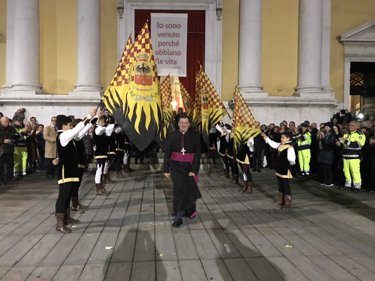 Chiari ha accolto con gioia il nuovo parroco Gian Maria Fattorini TUTTE LE FOTO E I VIDEO