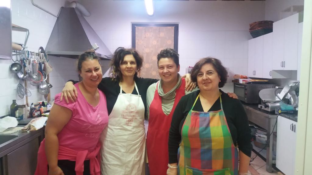 Raccolta fondi per il materiale scolastico: corso di cucina a Travagliato