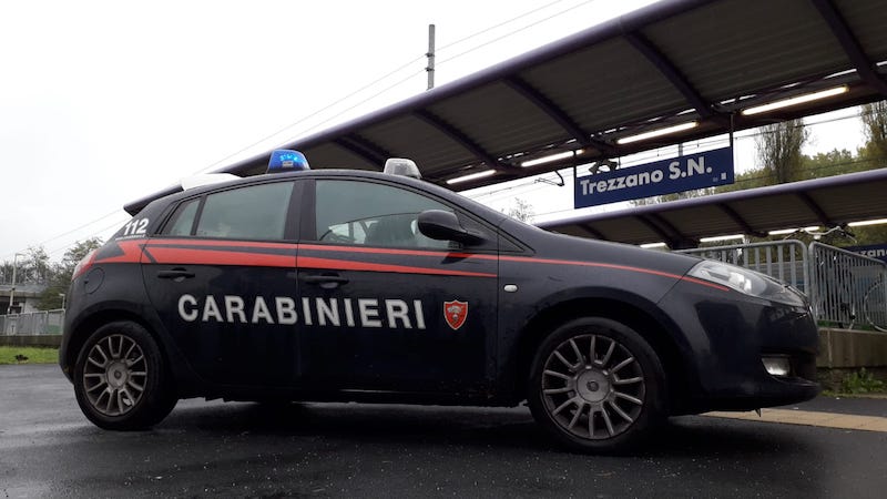 Tenta di violentare una 22enne sul treno: arrestato alla stazione di Trezzano
