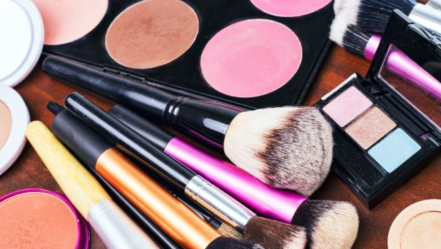 Rubati i trucchi destinati alle donne malate di cancro