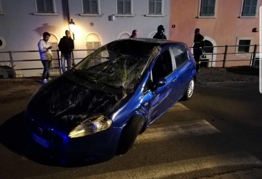 Incidente a Salò: tre le auto coinvolte, una si ribalta