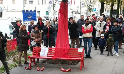 Panchine rosse a Roncadelle contro la violenza sulle donne
