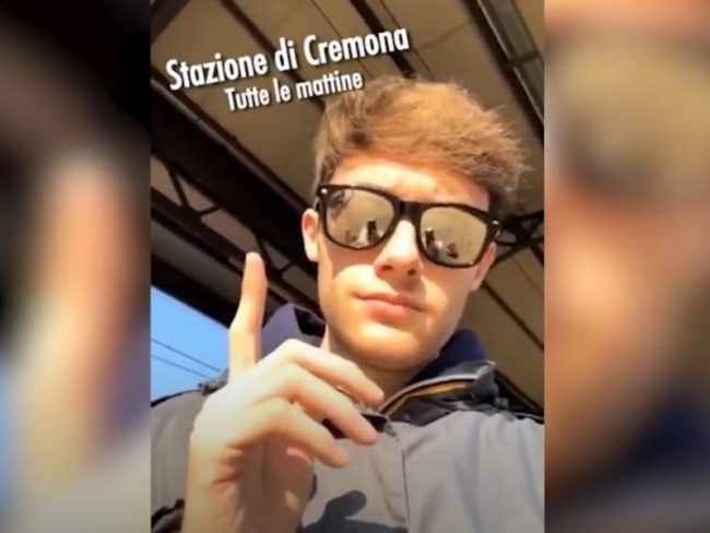 Il video dello studente pendolare che ha filmato l’anno di ritardi e problemi sui treni