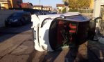 Smart ribaltata a Palazzolo dopo un incidente