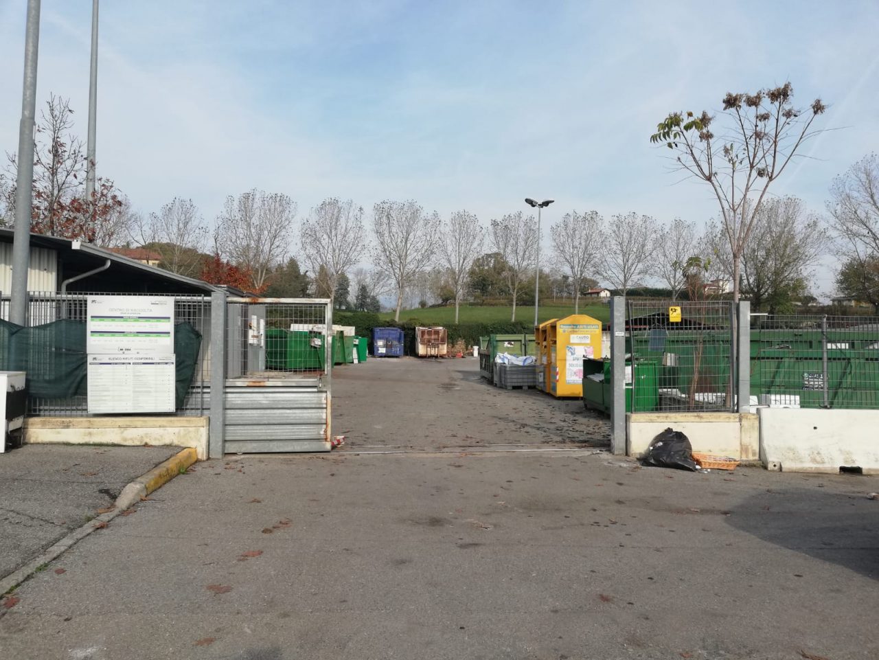 Isola ecologica trasloco a rischio a Rovato