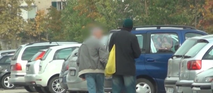 Fermo identificativo per quattro nigeriani al mercato di Montichiari