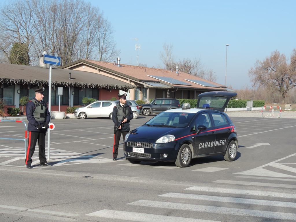 Guida ubriaco e aggredisce i carabinieri: arresto a Orzinuovi