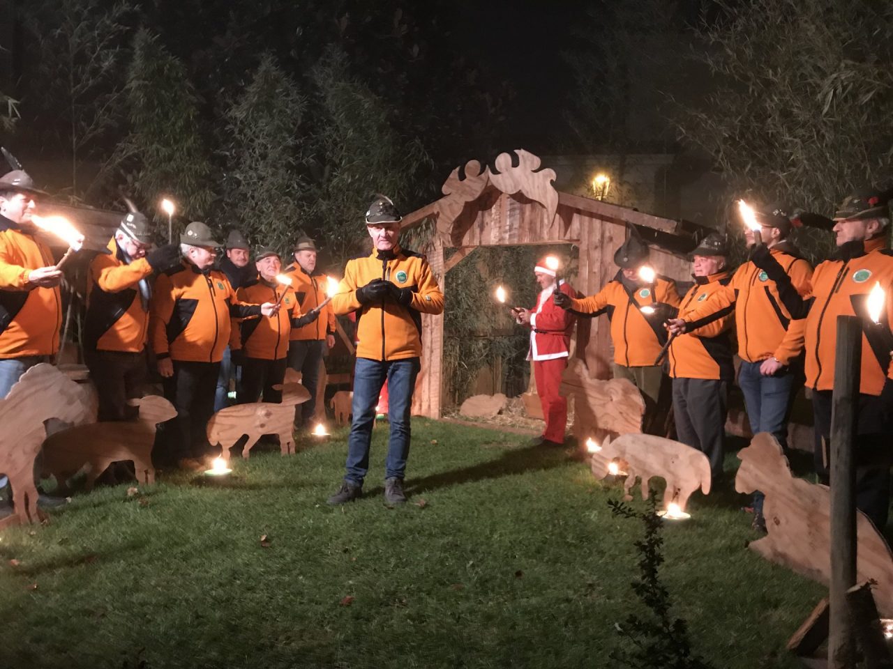 Gli Alpini di Chiari “illuminano” il Natale con la fiaccolata della Vigilia