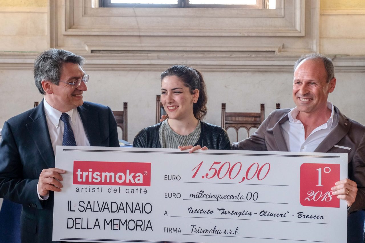 Il disegno sulle tazze è stato realizzato da una studentessa