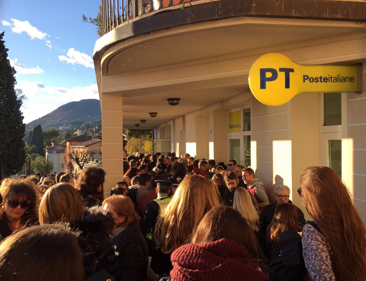 Folla a Gardone per far parte del film su d’Annunzio