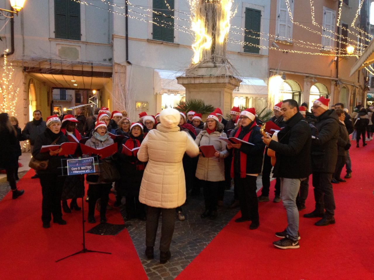 Auguri in musica a Salò con la maratona canora