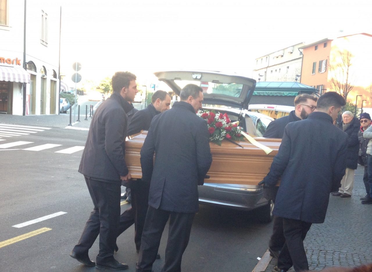 Addio a Cesare Venini (Jonny), oggi i funerali a Salò