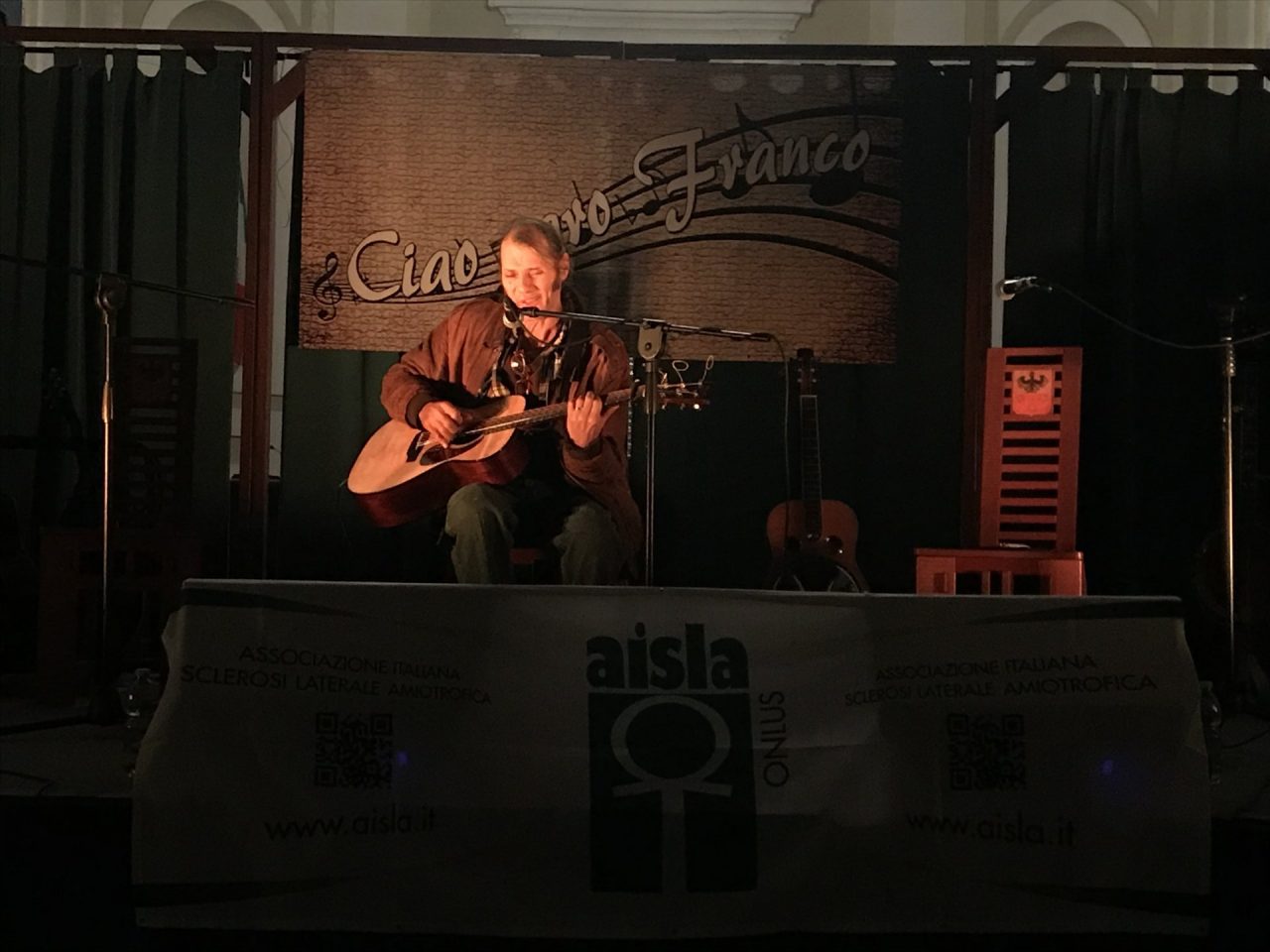 Malcolm Holcombe a Chiari per ricordare Franco Mazzotti