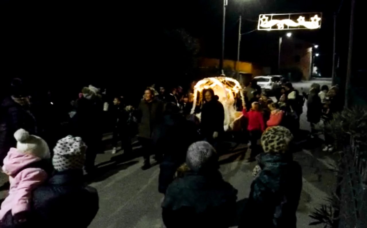 A Leno Santa Lucia sfila con l’asinello Blu