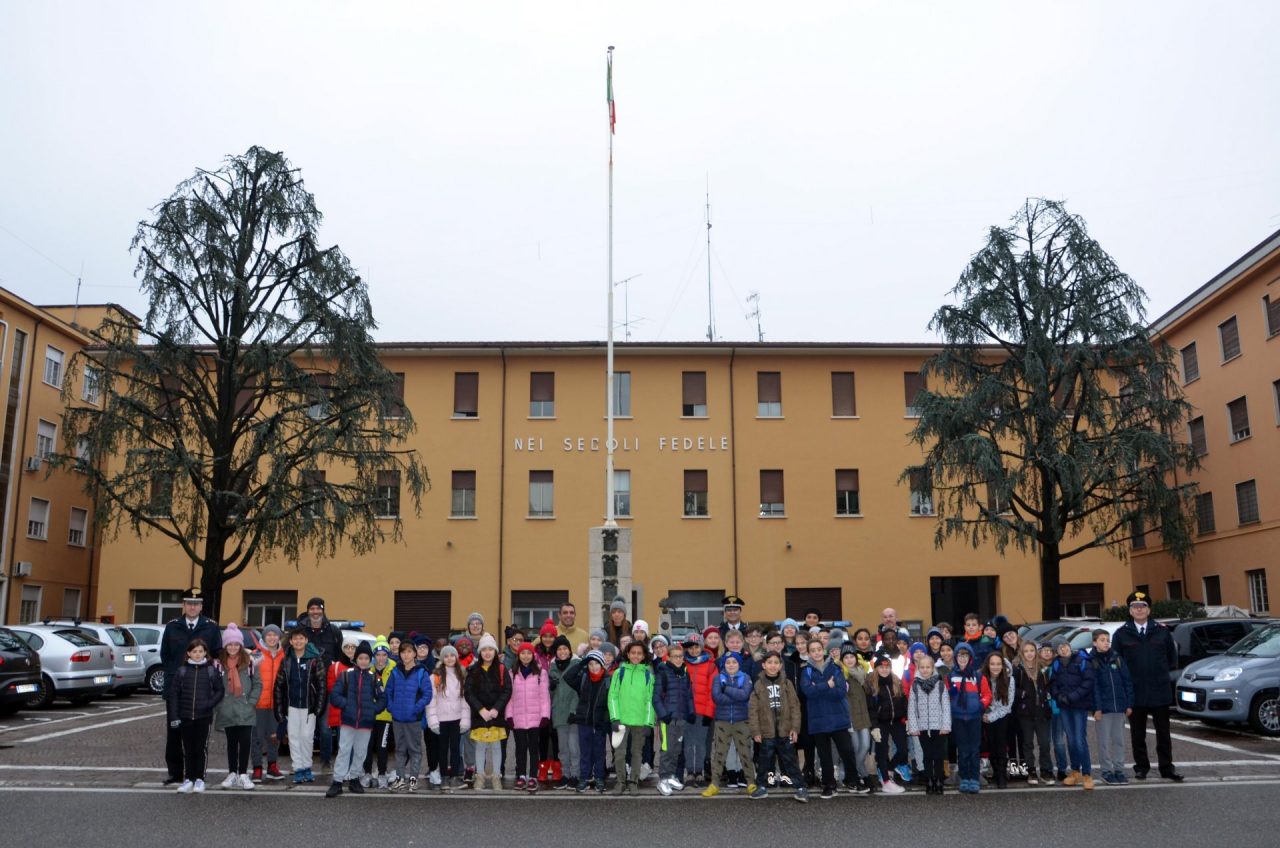 Scolaresche in gita al comando dei Carabinieri di Brescia