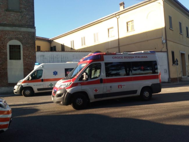 Spruzza spray al peperoncino in classe, panico e studenti intossicati a Soncino