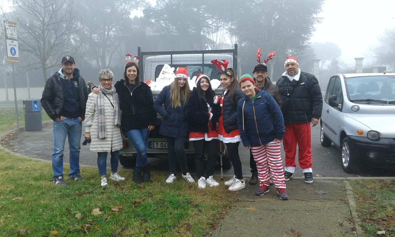 La piccola guerriera di Travagliato è al Civile per consegnare i doni ai bimbi