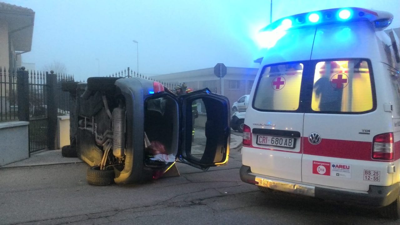 Ribaltamento a Passirano: soccorsi in azione