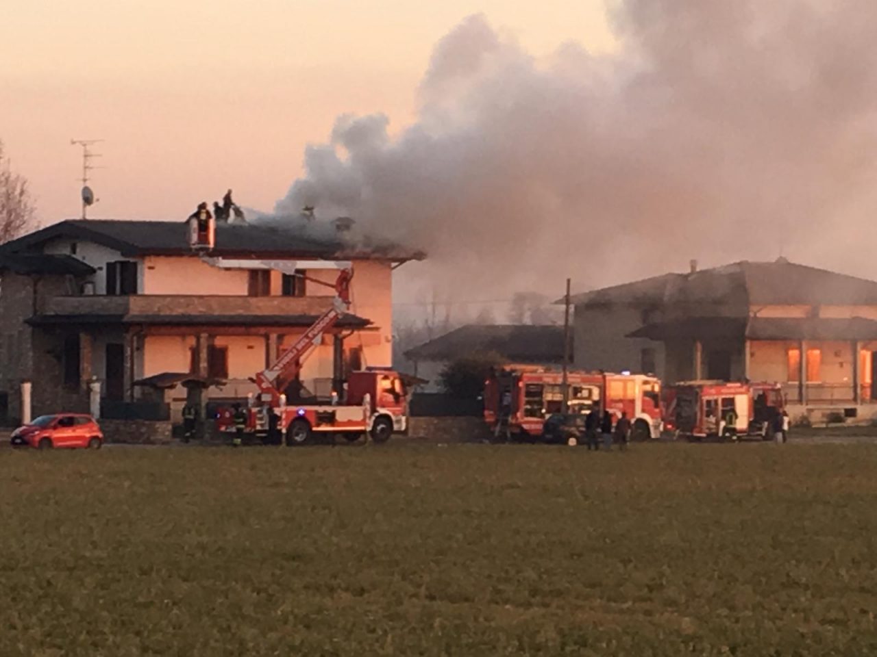 Palazzina in fiamme a Rodengo Saiano