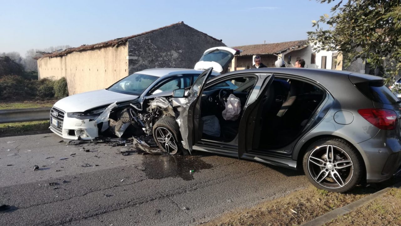 Tremendo scontro a Lonato, feriti tre adolescenti