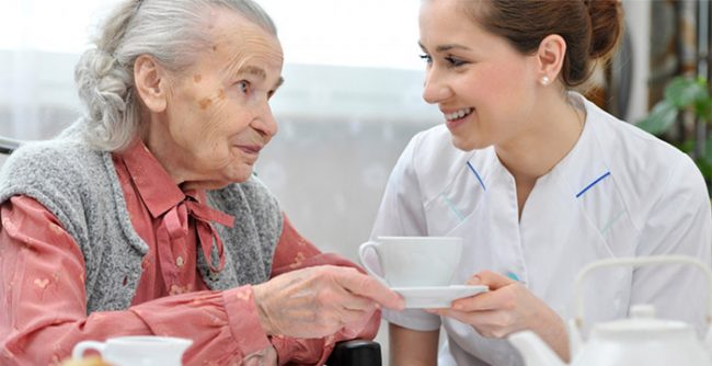 Bonus badante: 3 milioni da Regione Lombardia per aiutare le famiglie