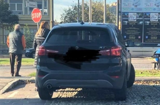 Incivili nei posti auto dei disabili a Rovato
