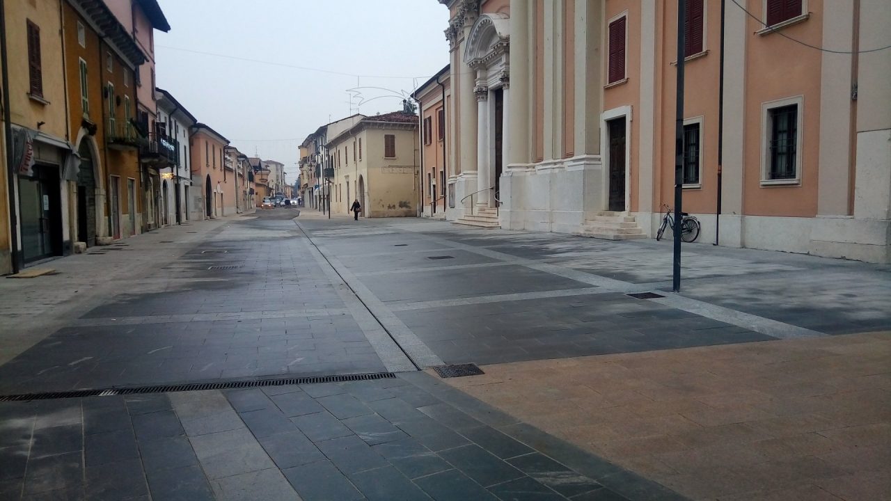 Borgosatollo sotto l’Albero trova la nuova piazza ristrutturata