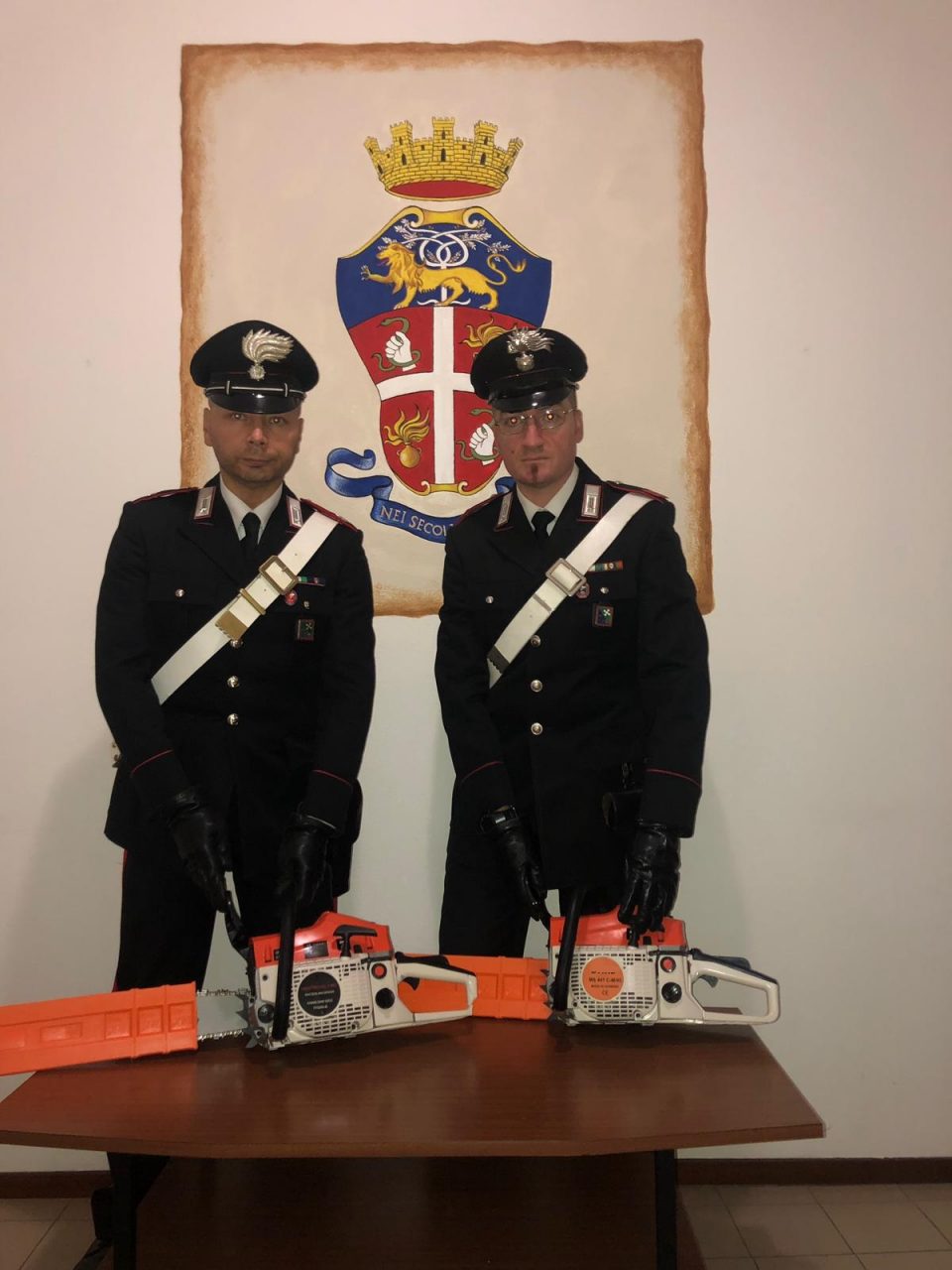 Vendeva motoseghe contraffatte, arrestato dai Carabinieri