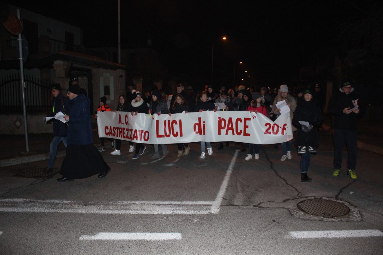 Luci di pace tra le vie di Castrezzato